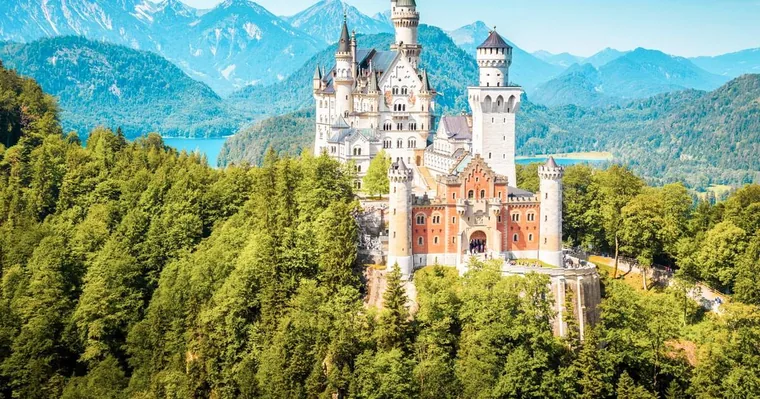 From Munich: Premium Neuschwanstein Castle & Linderhof Tour